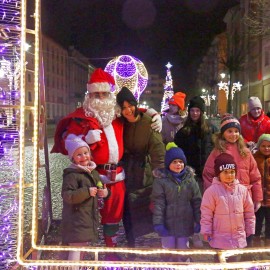 powiększ zdjęcie: W Mikołajki rozbłysły nasze bajkowe iluminacje i odmieniły miasto