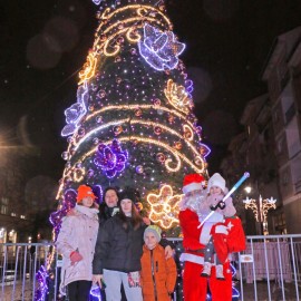 powiększ zdjęcie: W Mikołajki rozbłysły nasze bajkowe iluminacje i odmieniły miasto