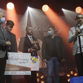 powiększ zdjęcie: III Gala Wolontariatu. Podziękowania i nagrody dla uzależnionych od pomagania