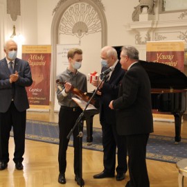 powiększ zdjęcie: Młody Paganini. W Akademii Rycerskiej młodzi wirtuozi zagrali utwory mistrza