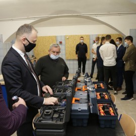 powiększ zdjęcie: Legnicki „Energetyk” modernizuje bazę dydaktyczną z korzyścią dla uczniów