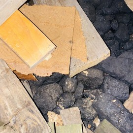 powiększ zdjęcie: Strażnicy miejscy kontrolują, czym palimy w piecach
