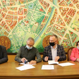 powiększ zdjęcie: Umowa na budowę Domu Opieki nad Matką i Dzieckiem już podpisana