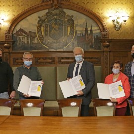 powiększ zdjęcie: Umowa na budowę Domu Opieki nad Matką i Dzieckiem już podpisana