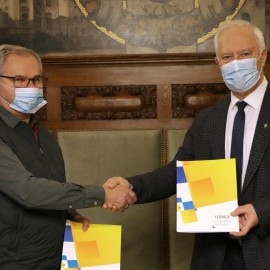 powiększ zdjęcie: Umowa na budowę Domu Opieki nad Matką i Dzieckiem już podpisana