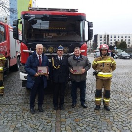 powiększ zdjęcie: Miasto dofinansowało zakup nowoczesnego wozu dla legnickiej straży pożarnej
