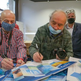 powiększ zdjęcie: Kalendarz Miejski trafił do legniczan. Jego siłą są żywioły