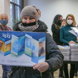 powiększ zdjęcie: Kalendarz Miejski trafił do legniczan. Jego siłą są żywioły