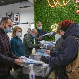 powiększ zdjęcie: Kalendarz Miejski trafił do legniczan. Jego siłą są żywioły