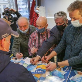 powiększ zdjęcie: Kalendarz Miejski trafił do legniczan. Jego siłą są żywioły