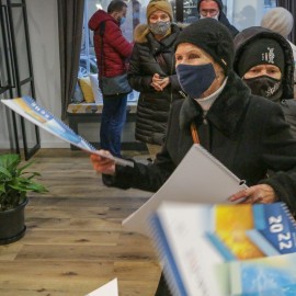 powiększ zdjęcie: Kalendarz Miejski trafił do legniczan. Jego siłą są żywioły