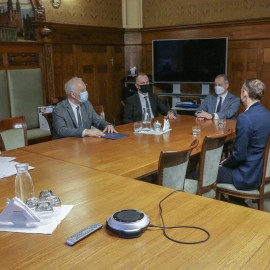 powiększ zdjęcie: Prezydent wyróżnił Wojciecha Łobodzińskiego tytułem Trenera Roku