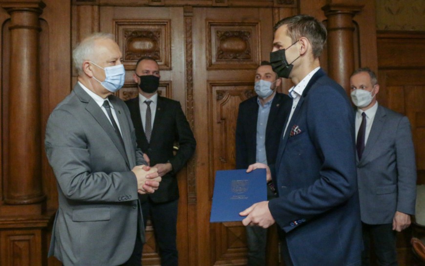 Prezydent wyróżnił Wojciecha Łobodzińskiego tytułem Trenera Roku