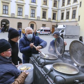 powiększ zdjęcie: Zagraliśmy z wielkim sercem. W puszkach ponad 226 tys. zł, ale jeszcze licytujemy