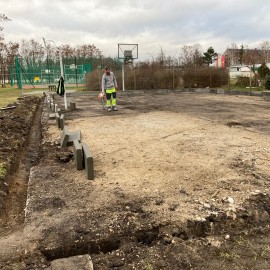powiększ zdjęcie: LBO. Wznowiono prace na budowie pumptracku przy ul. Bydgoskiej