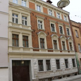 powiększ zdjęcie: Kolejne kamienice na ul. Henryka Pobożnego odzyskują dawny blask
