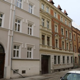 powiększ zdjęcie: Kolejne kamienice na ul. Henryka Pobożnego odzyskują dawny blask