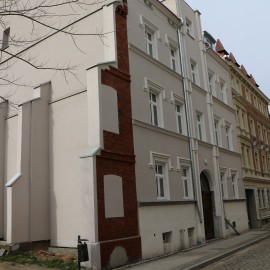Kolejne kamienice na ul. Henryka Pobożnego odzyskują dawny blask