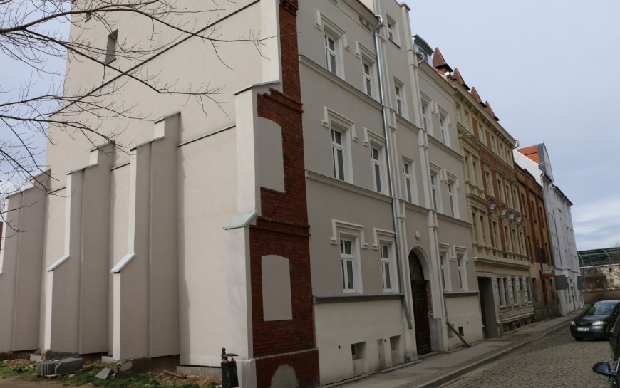 Kolejne kamienice na ul. Henryka Pobożnego odzyskują dawny blask