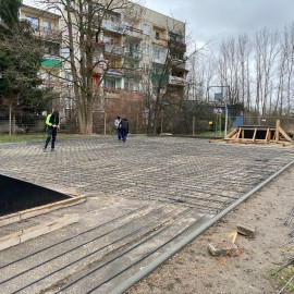 powiększ zdjęcie: LBO. Trwają prace na budowie pumptracku przy ul. Bydgoskiej