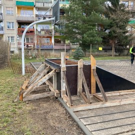 powiększ zdjęcie: LBO. Trwają prace na budowie pumptracku przy ul. Bydgoskiej