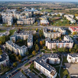 powiększ zdjęcie: Legnica z drona. Zobacz osiedle Piekary B z lotu ptaka. Robi wrażenie