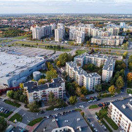 powiększ zdjęcie: Legnica z drona. Zobacz osiedle Piekary B z lotu ptaka. Robi wrażenie