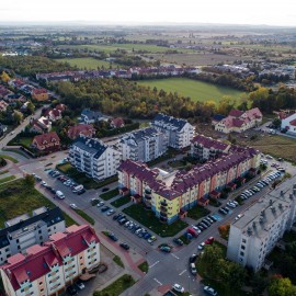 powiększ zdjęcie: Legnica z drona. Zobacz osiedle Piekary B z lotu ptaka. Robi wrażenie