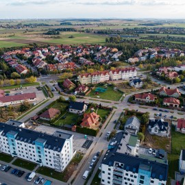 powiększ zdjęcie: Legnica z drona. Zobacz osiedle Piekary B z lotu ptaka. Robi wrażenie