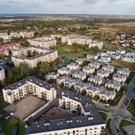 powiększ zdjęcie: Legnica z drona. Zobacz osiedle Piekary B z lotu ptaka. Robi wrażenie