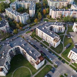 powiększ zdjęcie: Legnica z drona. Zobacz osiedle Piekary B z lotu ptaka. Robi wrażenie