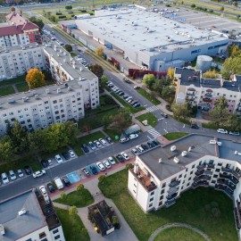 powiększ zdjęcie: Legnica z drona. Zobacz osiedle Piekary B z lotu ptaka. Robi wrażenie