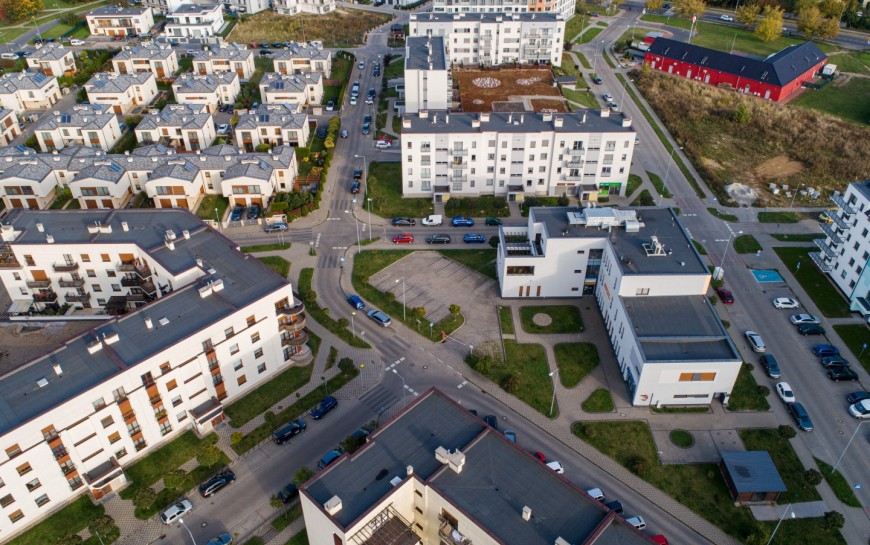 Legnica z drona. Zobacz osiedle Piekary B z lotu ptaka. Robi wrażenie