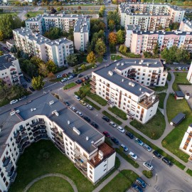 powiększ zdjęcie: Legnica z drona. Zobacz osiedle Piekary B z lotu ptaka. Robi wrażenie