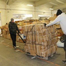 powiększ zdjęcie: W Legnicy powstały centra logistyczne darów (huby)