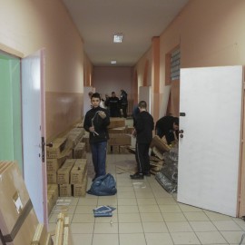 powiększ zdjęcie: Miasto i mieszkańcy zapewniają uchodźcom dach nad głową