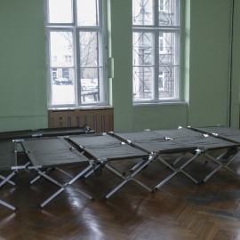powiększ zdjęcie: Miasto i mieszkańcy zapewniają uchodźcom dach nad głową