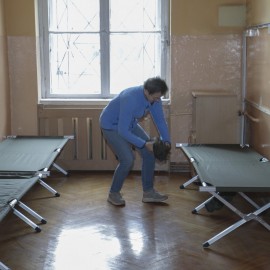 powiększ zdjęcie: Miasto i mieszkańcy zapewniają uchodźcom dach nad głową