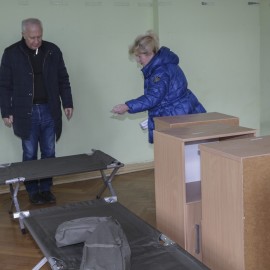 powiększ zdjęcie: Miasto i mieszkańcy zapewniają uchodźcom dach nad głową