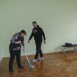 powiększ zdjęcie: Miasto i mieszkańcy zapewniają uchodźcom dach nad głową