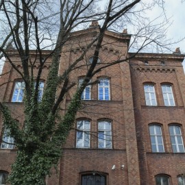 powiększ zdjęcie: Miasto i mieszkańcy zapewniają uchodźcom dach nad głową