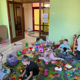 powiększ zdjęcie: W punkcie przy ul. Kominka jest już pokój zabaw dla dzieci z Ukrainy