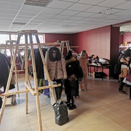 powiększ zdjęcie: Przy ul. Złotoryjskiej działa nowy punkt przyjmowania i wydawania darów