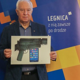 powiększ zdjęcie: Satyrykon 2022. Nagroda specjalna prezydenta Legnicy dla kubańskiego artysty