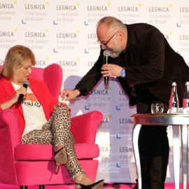 powiększ zdjęcie: Ewa Kasprzyk skradła serca legniczanek
