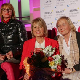 powiększ zdjęcie: Ewa Kasprzyk skradła serca legniczanek