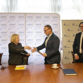 powiększ zdjęcie: III etap zbiorczej drogi południowej. Podpisano umowę z wykonawcą inwestycji