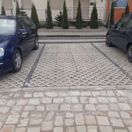 powiększ zdjęcie: LBO. Na ulicy Wiązowej mieszkańcy mają nowy chodnik i parking