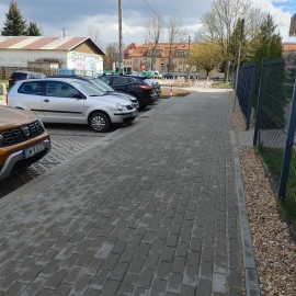 powiększ zdjęcie: LBO. Na ulicy Wiązowej mieszkańcy mają nowy chodnik i parking