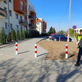 powiększ zdjęcie: LBO. Na ulicy Wiązowej mieszkańcy mają nowy chodnik i parking